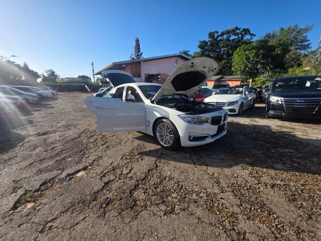 BMW320i GT Luxury