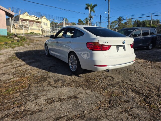 BMW320i GT Luxury