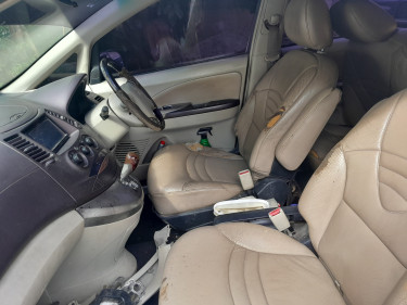 2004 Mitsubishi Grandis