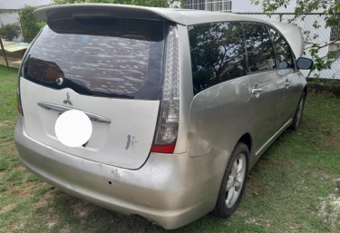 2004 Mitsubishi Grandis