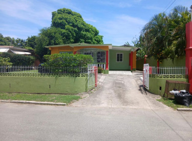 4 Beds/4 Baths Houses Meadowbrook