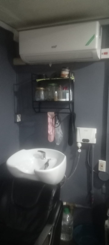 Nail And Hair Station