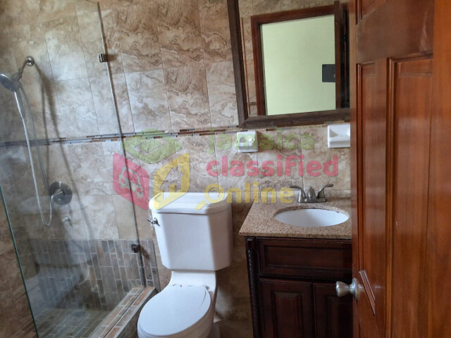 Modern 3 Bedrooms Apartment In Mandeville