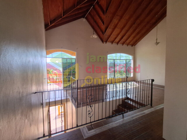 Modern 3 Bedrooms Apartment In Mandeville