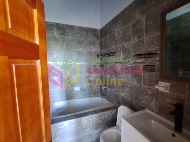 Modern 3 Bedrooms Apartment In Mandeville