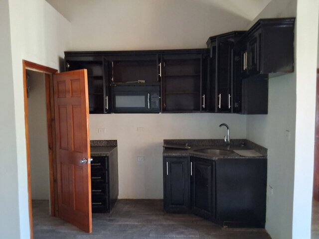 Modern 3 Bedrooms Apartment In Mandeville
