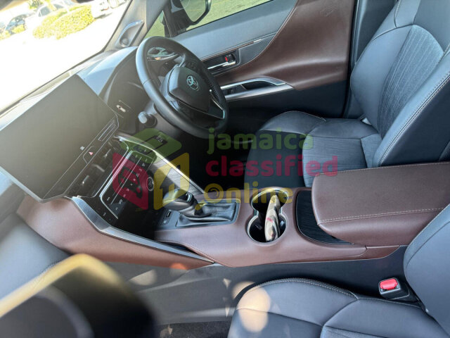 2023 TOYOTA HARRIER HYBRID Z | ONLY 23,000 KM