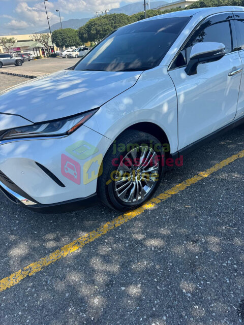 2023 TOYOTA HARRIER HYBRID Z | ONLY 23,000 KM
