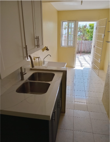 Recently Renovated 2 Bedrooms Townhouse