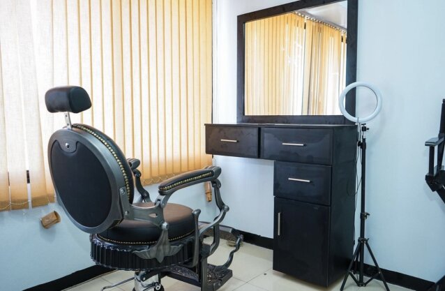 Hairdressing Booth Shops & Booths Regal Plaza
