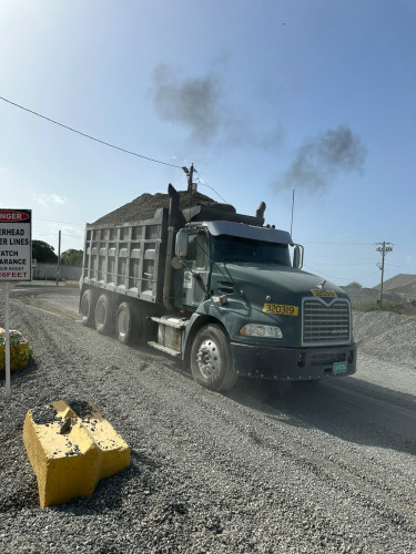 2013 Mack Pinnacle 