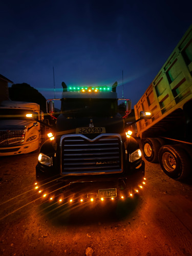 2013 Mack Pinnacle 