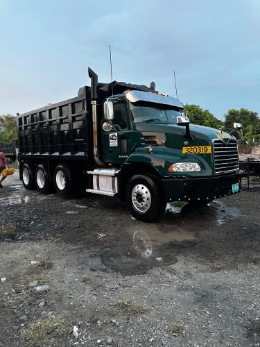 2013 Mack Pinnacle  Trucks Yallahs