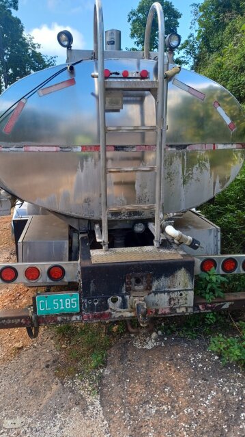 2000 Freightliner FLD120 Water Truck – J$5,000,000