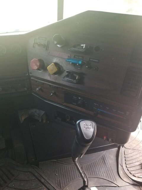 2000 Freightliner FLD120 Water Truck – J$5,000,000