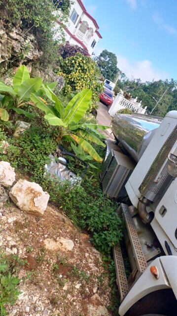 2000 Freightliner FLD120 Water Truck – J$5,000,000