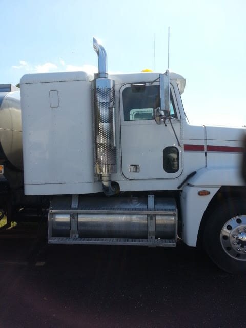 2000 Freightliner FLD120 Water Truck – J$5,000,000