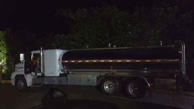 2000 Freightliner FLD120 Water Truck – J$5,000,000