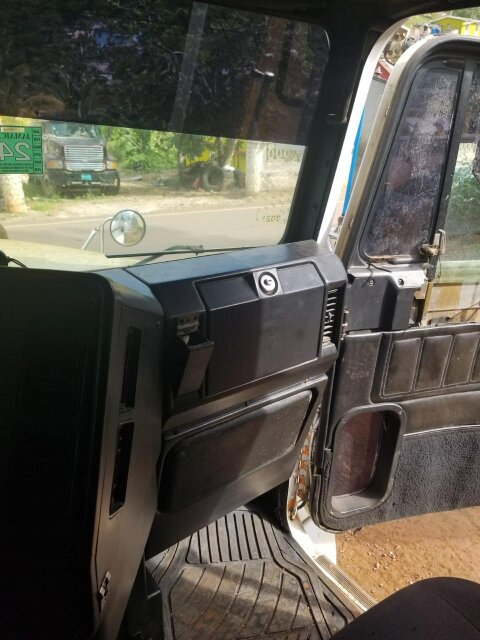 2000 Freightliner FLD120 Water Truck – J$5,000,000
