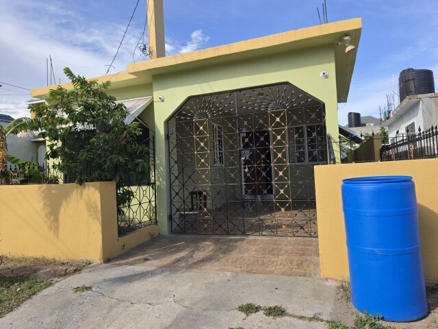 3 Bedroom, 2 Bathrooms House