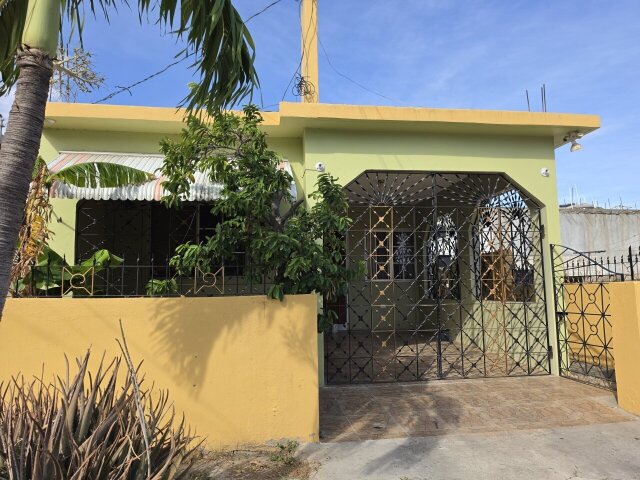 3 Bedroom, 2 Bathrooms House Houses 2 North, East Ascot