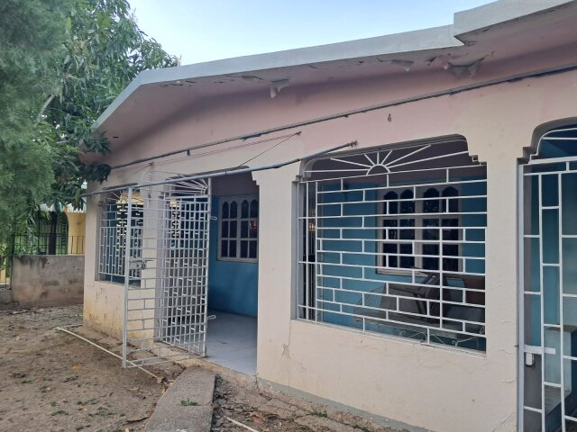 Fairview 3 Bedroom 2 Bathroom House Houses Spanish Town