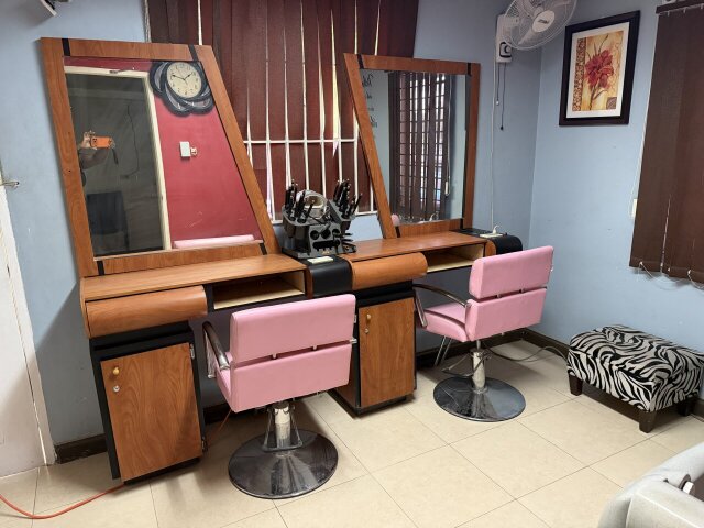 Hair And Nails Stations For Rent - $5000 Weekly