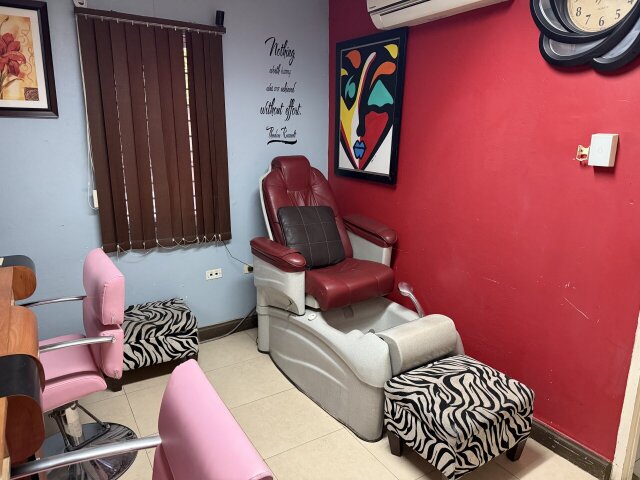 Hair And Nails Stations For Rent - $5000 Weekly