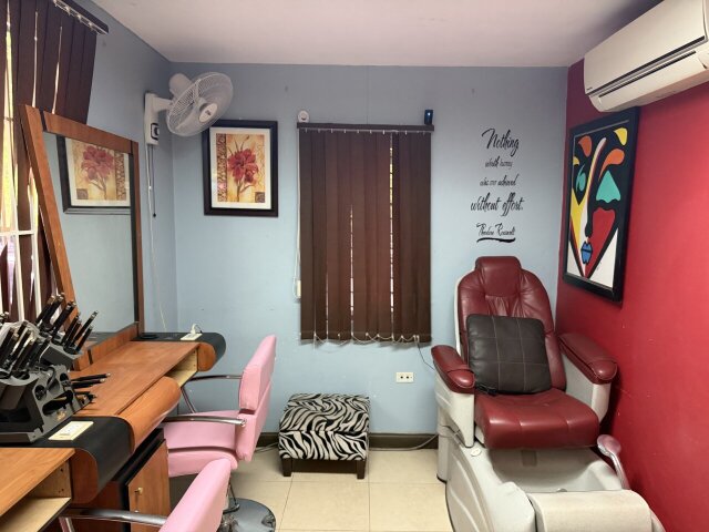 Hair And Nails Stations For Rent - $5000 Weekly Commercial Kingston 8