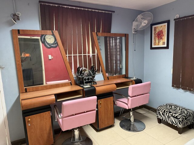 Hair And Nails Stations For Rent - $5000 Weekly