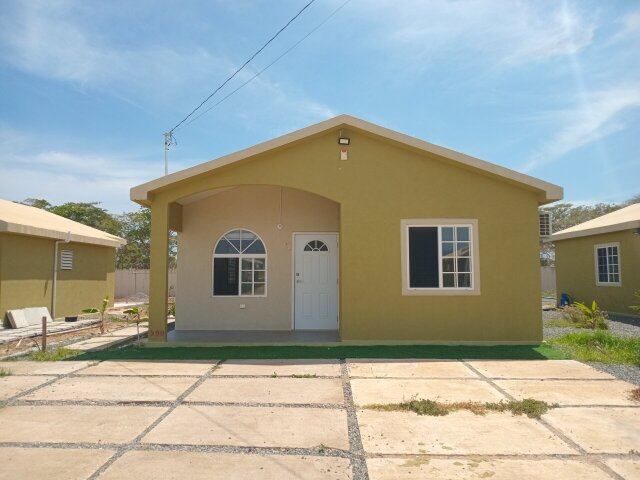 2 Bedroom 1 Bathroom House Houses Portmore