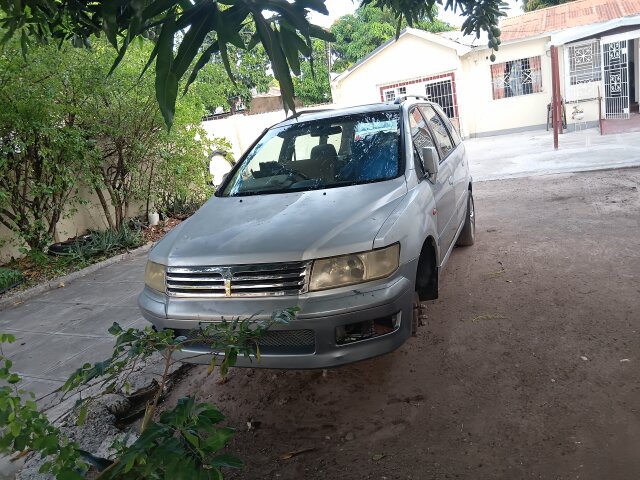 2000 Mitsubishi Space Wagon
