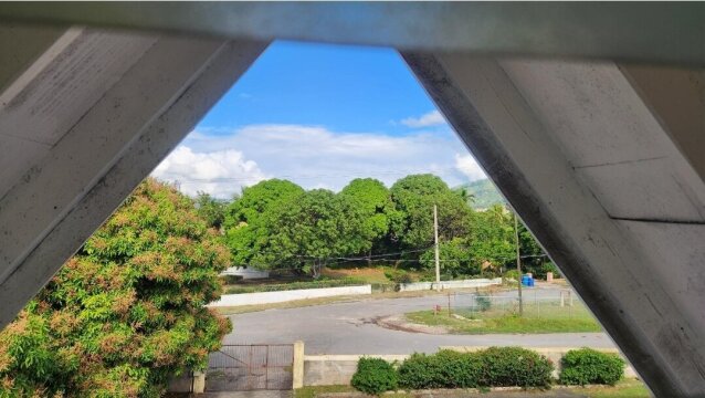 Renovated 3 Bedroom Apartment In Mona With Balcony