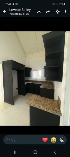 Spacious 2 1/2 Bedroom In Cool Belvederw