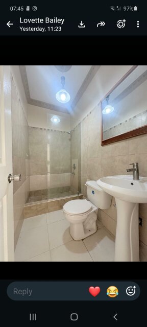 Spacious 2 1/2 Bedroom In Cool Belvederw