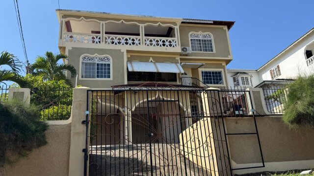 3 Bedrooms Apartments Tryall, St Jago Heights Area