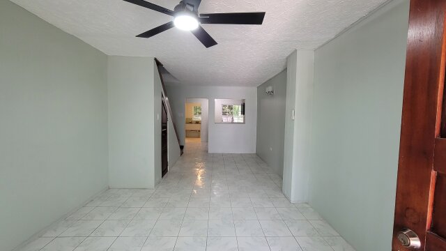 Pet-Friendly 2 Bedrooms Townhouse with Water Tank