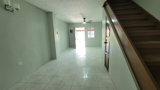 Pet-Friendly 2 Bedrooms Townhouse with Water Tank