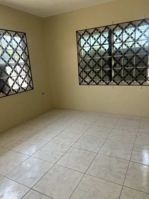2 Bedroom In Eltham Acres