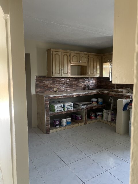 2 Bedroom In Eltham Acres