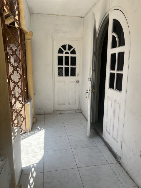 2 Bedroom In Eltham Acres