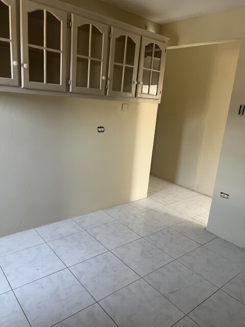 2 Bedroom In Eltham Acres
