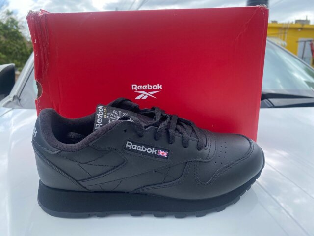 Reebok Classic Shoes Size 5 Kids Shoes Portmore