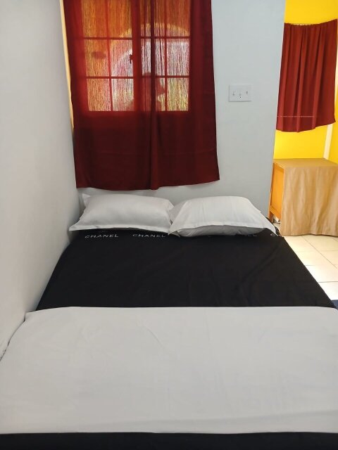 Comfortable 1 Bedroom Studio Near UWI Campus Apartments 2 Minutes Away From UWI Campus And Hospital