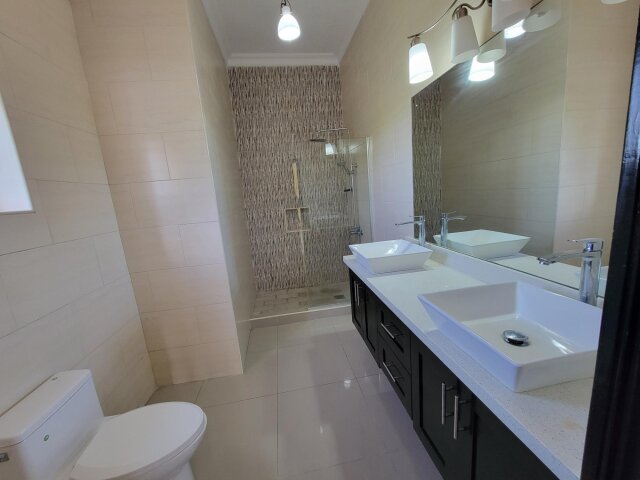 Lovely 2 Bedroom Apartment For Sale