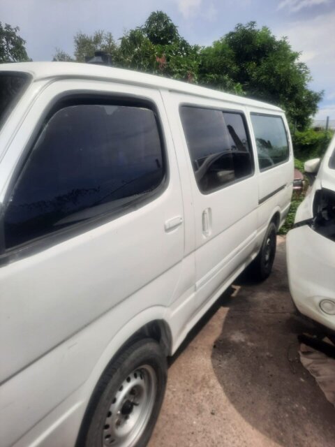 2001 White Hiace