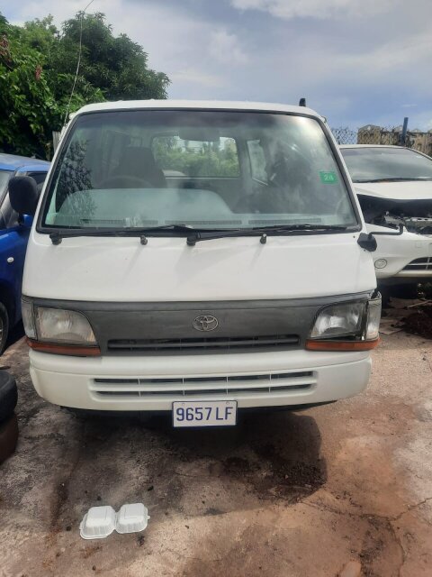 2001 White Hiace Vans & SUVs Kingston