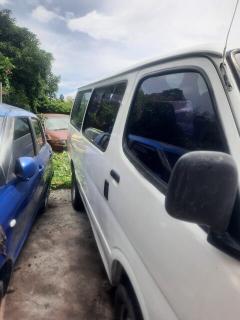 2001 White Hiace