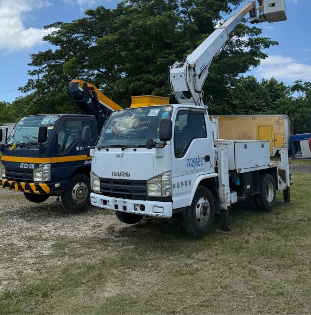 2011 Bucket Trucks
