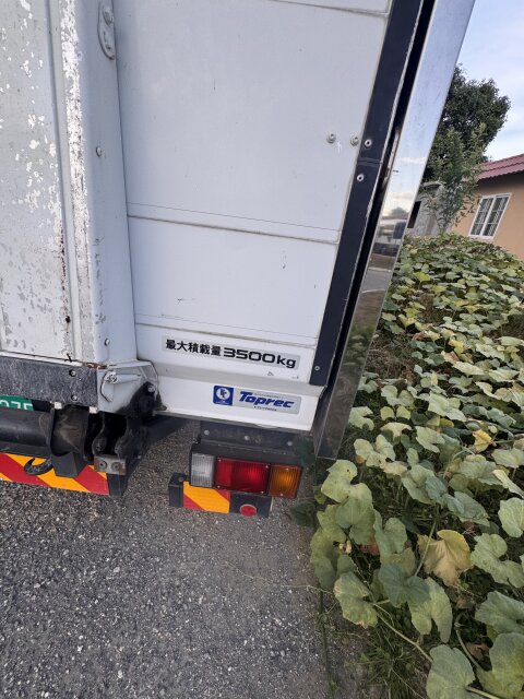 2016 Izuzu Elf Refrigerator Box Truck
